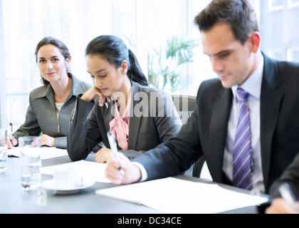 Portrait of smiling businesswoman in meeting Banque D'Images