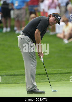 Rochester, New York, USA. Le 06 août, 2013. Phil Mickelson lors d'une ronde de pratique lors de la 95e Championnat de la PGA à Oak Hill Country Club à Rochester, New York. Credit : Action Plus Sport/Alamy Live News Banque D'Images