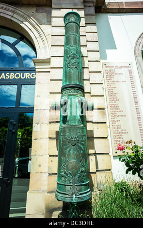 Canon antique stock au mess des officiers, Strasbourg Alsace France Banque D'Images