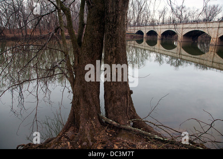 Le pont historique à l'embouchure de la rivière de Monocacy dans le Maryland. Banque D'Images