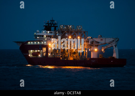 Sakndi Santos offshore support de plongée, bateau au bassin de Campos, Rio de Janeiro, Brésil. Banque D'Images