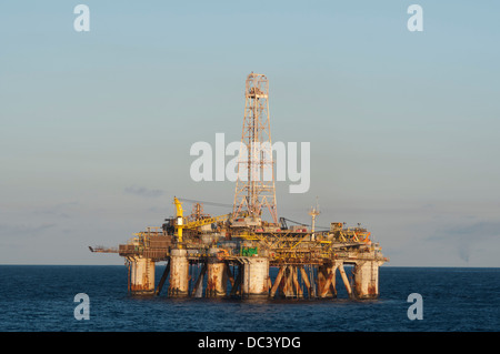 Plateforme de forage offshore XV P Rio de Janeiro, Brésil, bassin de Campos, travaillant pour Petrobras. Banque D'Images