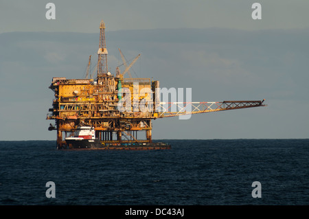 PCH-1 plate-forme pétrolière offshore Petrobras travaillant pour Rio de Janeiro, Brésil, bassin de Campos Banque D'Images