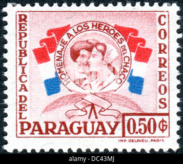 PARAGUAY - VERS 1957 : timbre-poste imprimé au Paraguay, est dédié aux héros de la guerre du Chaco - infirmières, vers 1957 Banque D'Images