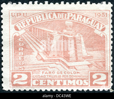 Timbre-poste imprimé en Paraguay, illustré phare de Colomb, en République Dominicaine. Banque D'Images