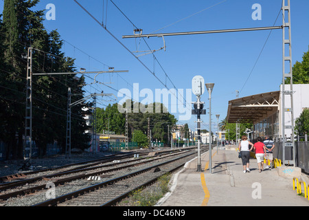 La gare de Salou avec les lignes électriques Banque D'Images