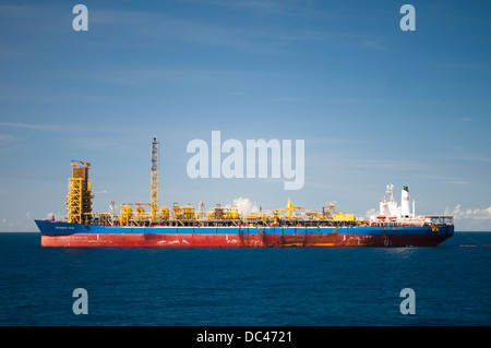 Navire de forage pétrolier Espadarte FPSO, travaillant pour la société brésilienne de pétrole et de gaz Petrobras, dans le bassin de Campos, dans l'État offshore de Rio de Janeiro, au Brésil. 2010/2011. Banque D'Images