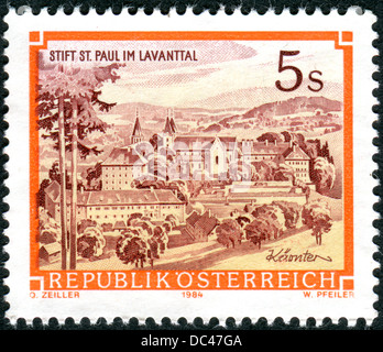 Autriche - circa 1984 : timbre imprimé en Autriche, montre l'abbaye bénédictine de Saint Paul, Levanttal, vers 1984 Banque D'Images