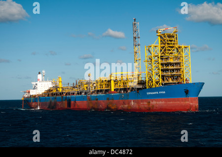 Navire de forage pétrolier Espadarte FPSO, travaillant pour la société brésilienne de pétrole et de gaz Petrobras, dans le bassin de Campos, dans l'État offshore de Rio de Janeiro, au Brésil. 2010/2011. Banque D'Images