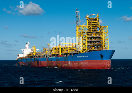 Navire de forage pétrolier Espadarte FPSO, travaillant pour la société brésilienne de pétrole et de gaz Petrobras, dans le bassin de Campos, dans l'État offshore de Rio de Janeiro, au Brésil. 2010/2011. Banque D'Images