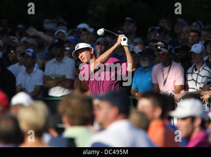 Oak Hill, Rochester, NY, USA. Le 08 août, 2013. Davis Love III tees off à partir de la 10e tee lors du premier tour de la 95e Championnat de la PGA à Oak Hill Country Club à Rochester, New York. Credit : Action Plus Sport/Alamy Live News Banque D'Images