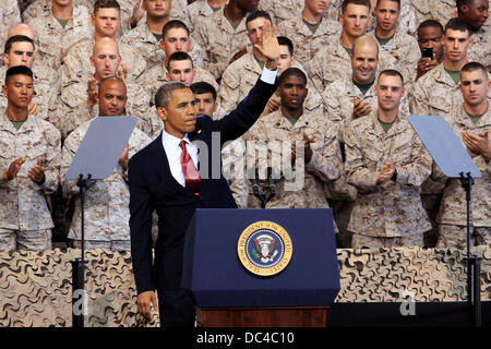 Le président américain Barack Obama vagues après un discours en remerciant les Marines pour leur service à la nation le 7 août 2013 à Camp Pendleton, CA. Banque D'Images