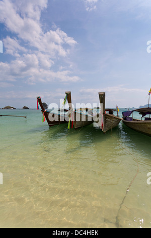 Sur les ferry-boats traditionnels en Railay Beach la province de Krabi, Thaïlande Banque D'Images