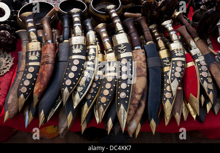 Couteaux Khukuri à vendre en place Basantpur, Katmandou. Banque D'Images