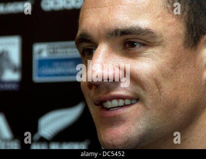 Wellington, Nouvelle-Zélande. 09Th Aug 2013. Dan Carter, de l'All Blacks parle lors d'un stand up médias avant leur premier match de championnat de rugby de l'Investec. Carter confirme également sa pause prolongée de rugby après les Blacks tournée européenne en novembre. Credit : Action Plus Sport/Alamy Live News Banque D'Images