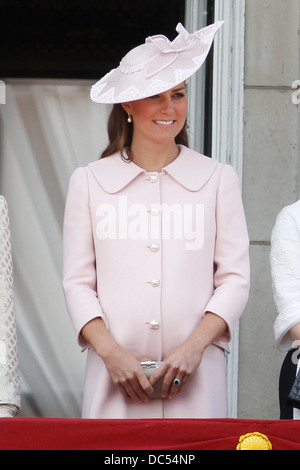 Catherine, duchesse de Cambridge retourne au palais de Buckingham la jachère la parade la cérémonie des couleurs le 15 juin, 2013 Banque D'Images