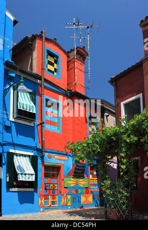 La Casa di Bepi Suà (la maison de Joseph la transpiration) - le plus célèbre et maisons colorées de l'île de Burano, Venise. Banque D'Images