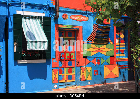 La Casa di Bepi Suà (la maison de Joseph la transpiration) - le plus célèbre et maisons colorées de l'île de Burano, Venise. Banque D'Images