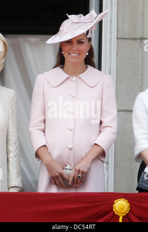 Catherine, duchesse de Cambridge retourne au palais de Buckingham la jachère la parade la cérémonie des couleurs le 15 juin, 2013 Banque D'Images