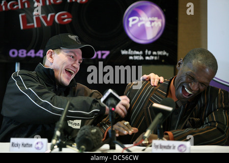 Ricky Hatton et nouvel entraîneur Floyd Mayweather Senior à l'hôtel Village, Ashton Sous Lyne 2008. Banque D'Images