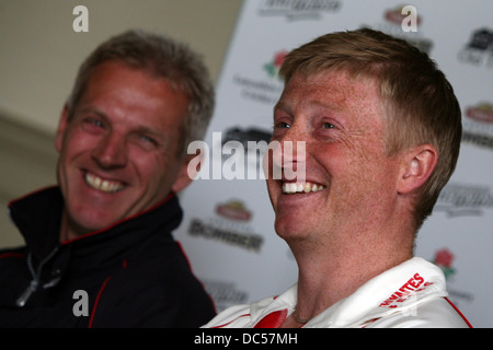 Le Lancashire County Cricket Club photocall le 6 avril 2009. Conférence de presse. Glenn Chapple (R) et Peter Moores Banque D'Images