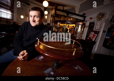 Paul Heaton au Kings Arms , Bloom Street , Salford . Paul a acheté la pub où il avait l'habitude de voir en tant que client . Banque D'Images