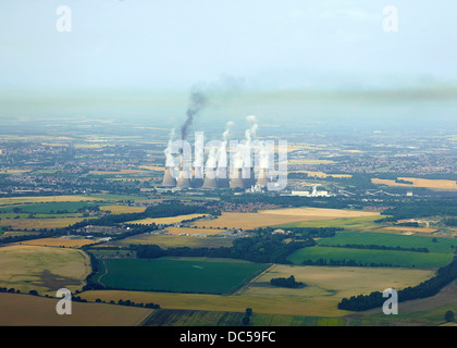 La pollution très visible à partir de la centrale thermique au charbon, Henrichenburg Shiplift B, West Yorkshire, dans le Nord de l'Angleterre UK Banque D'Images