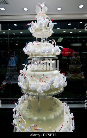 Gâteau de mariage la plus chère dans Black Swan Luxury Cake Shop à Beijing, Chine. Il est à 1 999 RMB (999 315 000 $ ou 232 000 E) Banque D'Images