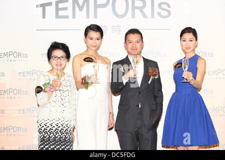 L'actrice Myolie Wu et l'actrice Nancy Wu assister à la promotion d'activtiy Temporis à Hong Kong, Chine Le jeudi Août 8,2013. Banque D'Images