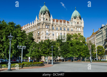 Place de la liberté (en hongrois Szabadsag ter) est une place publique située à Budapest, Hongrie. Banque D'Images