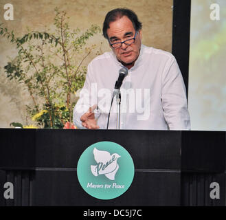 Oliver Stone, Aug 05, 2013 : Hiroshima, Japon : réalisateur Oliver Stone assiste à la "8ème conférence générale de Mayer pour la paix à Hiroshima, Japon, le 5 août 2013. Banque D'Images