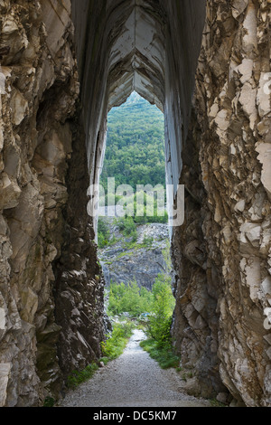 Entrée de la carrière de marbre aux poules, Toscane Italie Banque D'Images