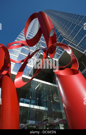 SCULPTURE DE RISQUE (©ALEXANDER LIBERMAN 1983) BANK OF AMERICA PLAZA DALLAS TEXAS USA Banque D'Images