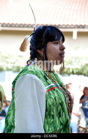 Les jeunes femmes de la Rivière-Salt Maricopa-Pima tribes à danser à l'Cupa Jours Festival sur la réserve indienne de Pala Banque D'Images