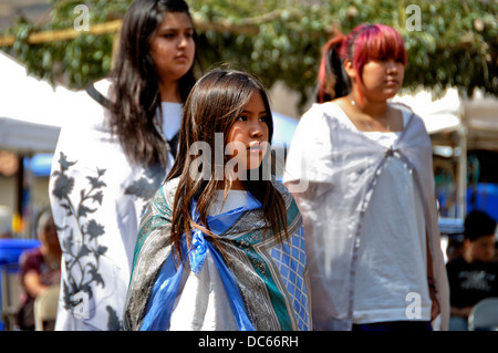 Les jeunes femmes de la Rivière-Salt Maricopa-Pima tribes à danser à l'Cupa Jours Festival sur la réserve indienne de Pala Banque D'Images