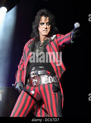 Festival Cropredy nr, Banbury, Oxfordshire, UK. 8 août 2013. Alice Cooper titres Premier jour de Fairport Convention's Cropredy Festival, nr Banbury, Oxfordshire, UK - 8 août 2013 Photo par Keith Mayhew/Alamy Live News Banque D'Images