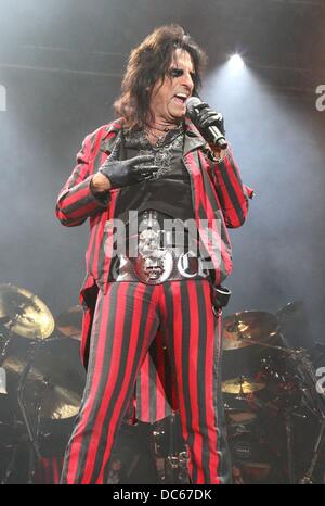 Festival Cropredy nr, Banbury, Oxfordshire, UK. 8 août 2013. Alice Cooper titres Premier jour de Fairport Convention's Cropredy Festival, nr Banbury, Oxfordshire, UK - 8 août 2013 Photo par Keith Mayhew/Alamy Live News Banque D'Images