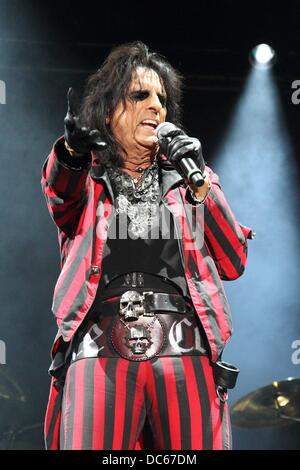 Festival Cropredy nr, Banbury, Oxfordshire, UK. 8 août 2013. Alice Cooper titres Premier jour de Fairport Convention's Cropredy Festival, nr Banbury, Oxfordshire, UK - 8 août 2013 Photo par Keith Mayhew/Alamy Live News Banque D'Images