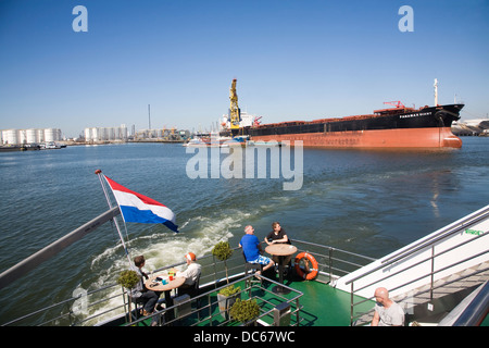 Géant navire vraquier Panamax Port de Rotterdam, Pays-Bas vu de Spido tour acheté battant pavillon national néerlandais Banque D'Images