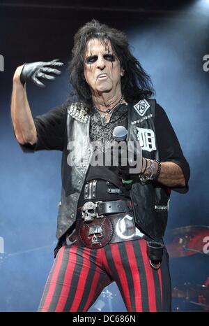 Festival Cropredy nr, Banbury, Oxfordshire, UK. 8 août 2013. Alice Cooper titres Premier jour de Fairport Convention's Cropredy Festival, nr Banbury, Oxfordshire, UK - 8 août 2013 Photo par Keith Mayhew/Alamy Live News Banque D'Images