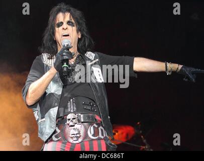 Festival Cropredy nr, Banbury, Oxfordshire, UK. 8 août 2013. Alice Cooper titres Premier jour de Fairport Convention's Cropredy Festival, nr Banbury, Oxfordshire, UK - 8 août 2013 Photo par Keith Mayhew/Alamy Live News Banque D'Images