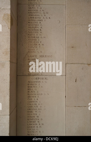 Certains des disparus sur la porte de Menin, Ypres / Ypres en Belgique. Banque D'Images