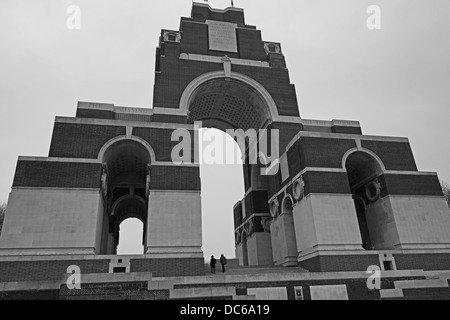 Une image en noir et blanc du Mémorial de Thiepval Banque D'Images