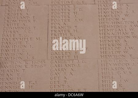 Certains des noms, des disparus sur le mémorial de Thiepval Banque D'Images