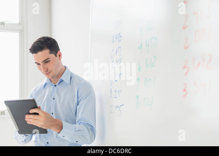 Businessman giving presentation Banque D'Images
