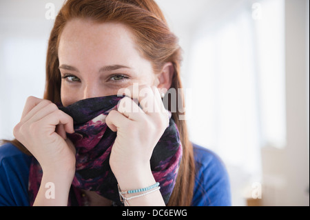 Portrait of teenage girl (14-15) covering face Banque D'Images