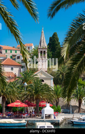 L'église Sainte Marie à Splitska village sur l'île de Brač, Croatie Banque D'Images