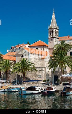 L'église Sainte Marie à Splitska village sur l'île de Brač, Croatie Banque D'Images