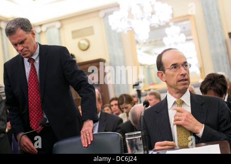 Gerald Cahill, PDG de Carnival Cruise Lines, gauche, et Adam Goldstein, président-directeur général de Royal Caribbean International, droit. Banque D'Images