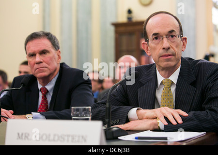 Gerald Cahill, PDG de Carnival Cruise Lines, gauche, et Adam Goldstein, président-directeur général de Royal Caribbean International, droit. Banque D'Images